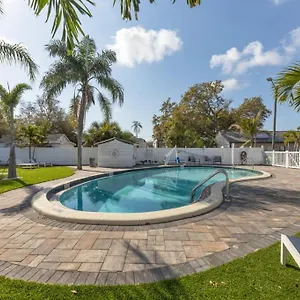  Apartment By Beach Studio With Pool And Parking